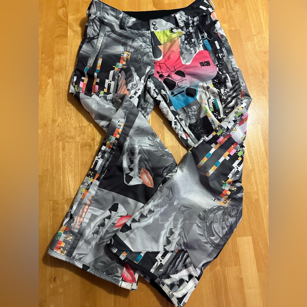Volcom Rohe Insulated Snowboard ski pants. Size L. ❣️